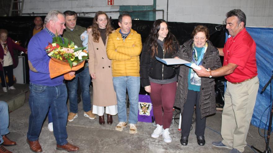 Una quesería  maliayesa que colecciona premios: Los Caserinos recibe la &quot;Castaña de azabache&quot; por su &quot;trabajo y sacrificio&quot;