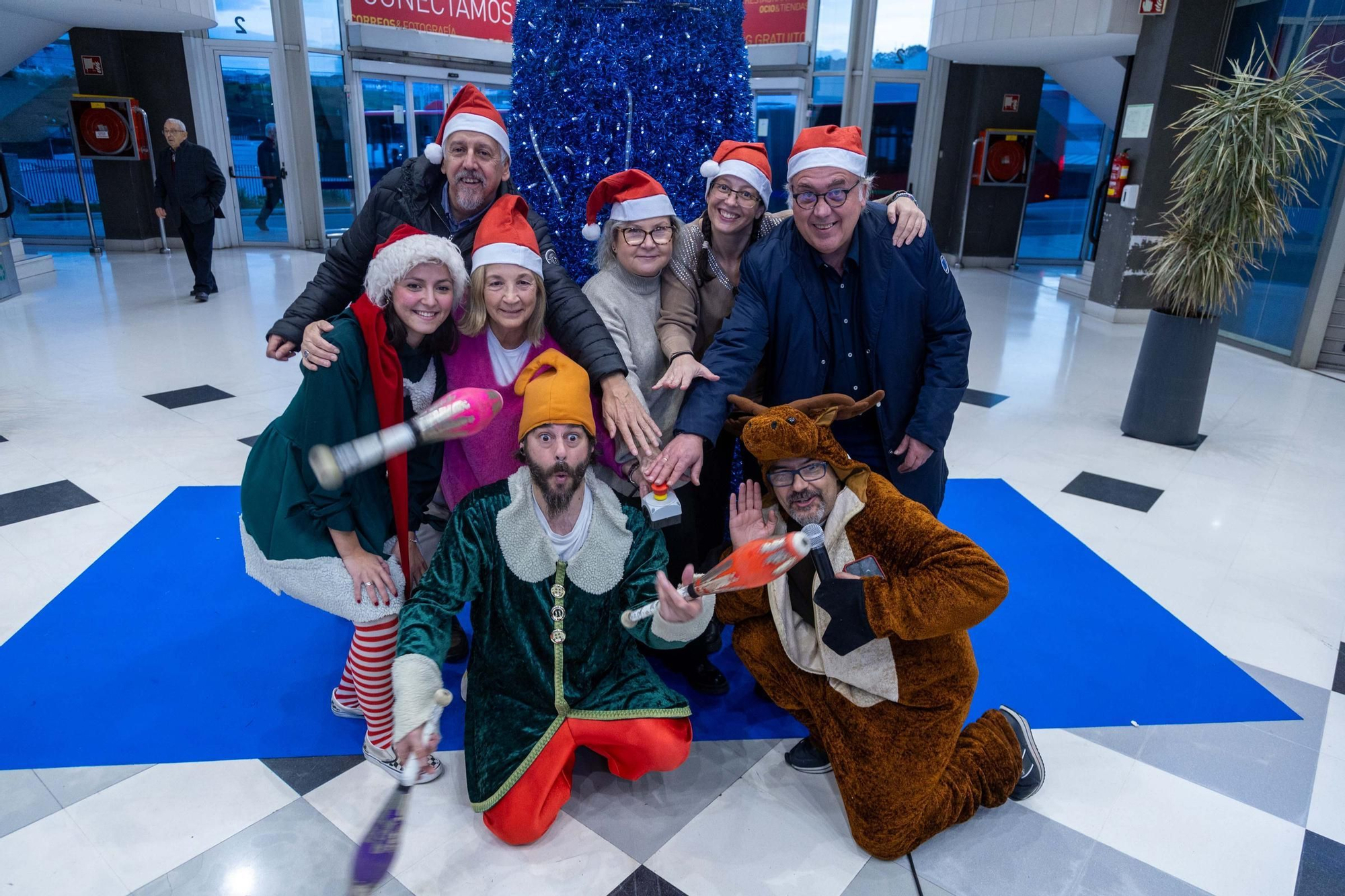 El centro comercial Los Rosales enciende la Navidad con sus vecinos