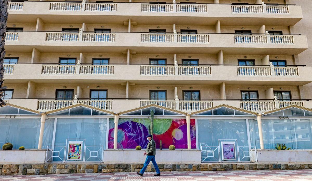 Hotel cerrado en Benidorm como consecuencia de la baja ocupación. | DAVID REVENGA