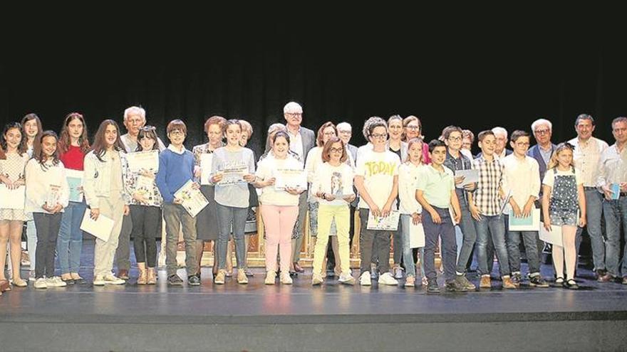 un libro colectivo reúne los mejores relatos del programa ‘Menudos Abuelos’