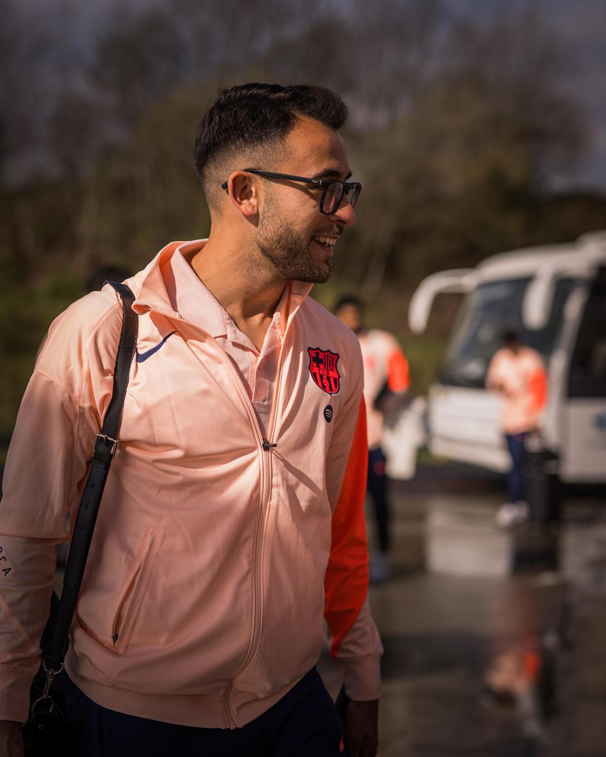 Eric Garcia, a la llegada del equipo a Newcastle