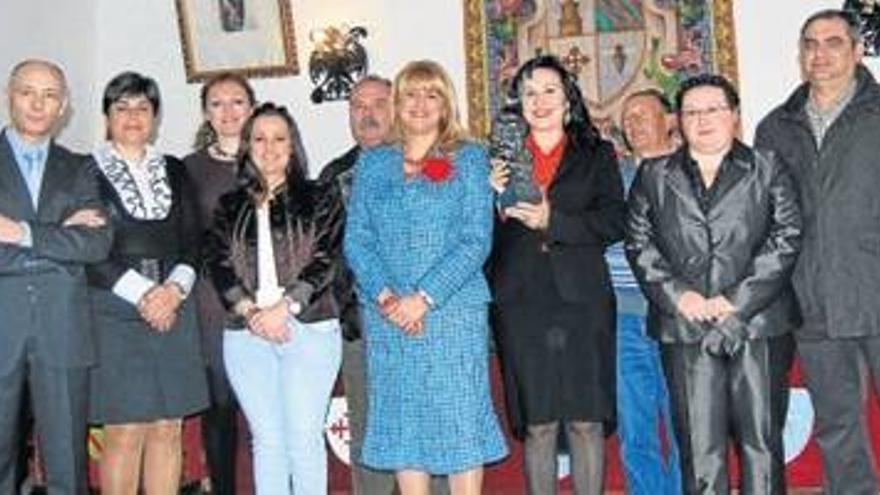 La cantante Carmen Agredano recibe un homenaje por su Goya