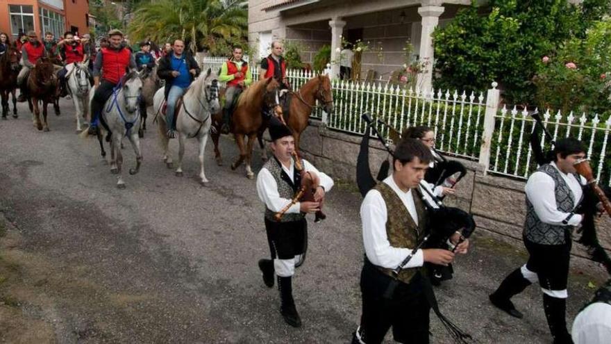 Cincuenta jinetes se dieron cita en la cuarta ruta caballar organizada por Cabaleiros do Seixo.