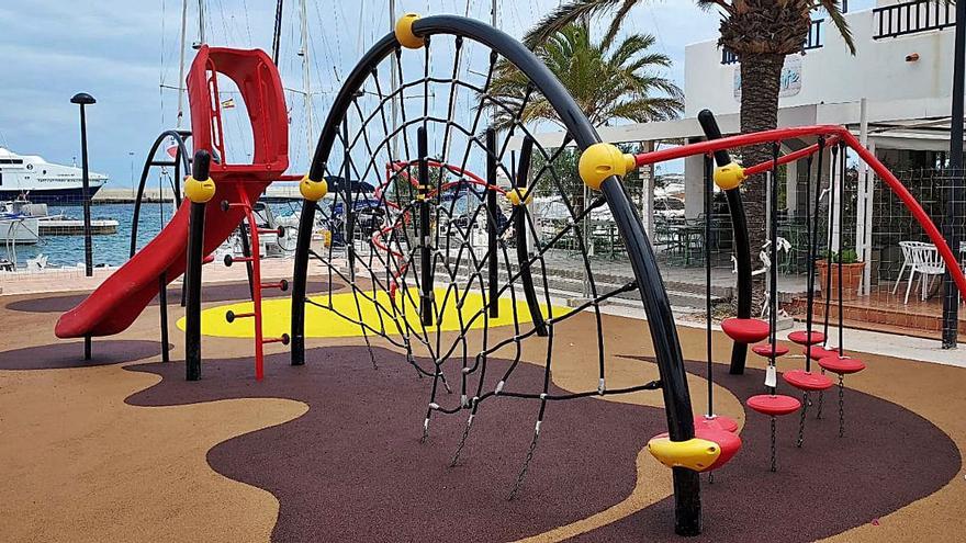 Abre el parque infantil del puerto de la Savina