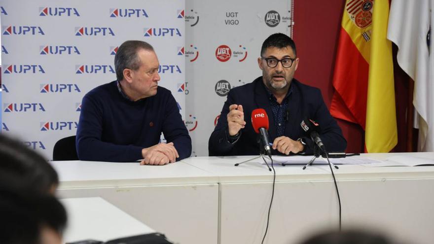 Ernesto Fontanes y Eduardo Abad, ayer en la sede de UGT. |   // ALBA VILLAR