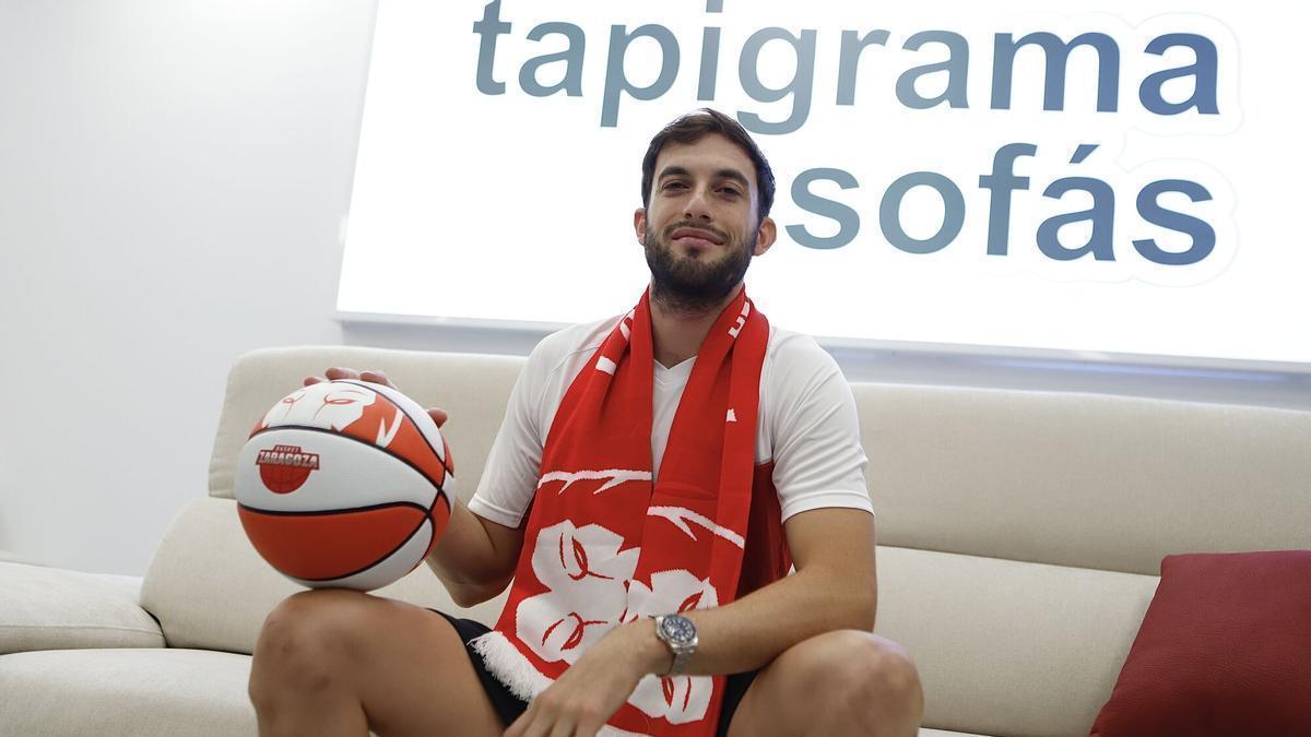 Sergi García, con contrato hasta junio de 2027, en su presentación oficial con el Casademont Zaragoza.