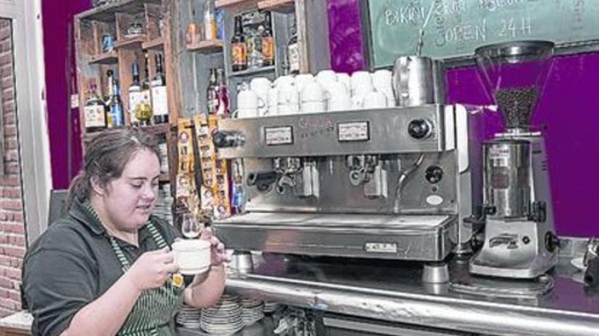 La empleada Marta Sampietro, en la cafetería del InOut.