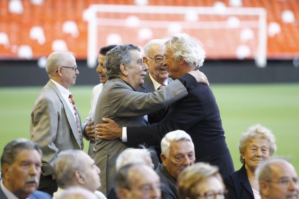 El Valencia rinde homenaje a sus socios más fieles