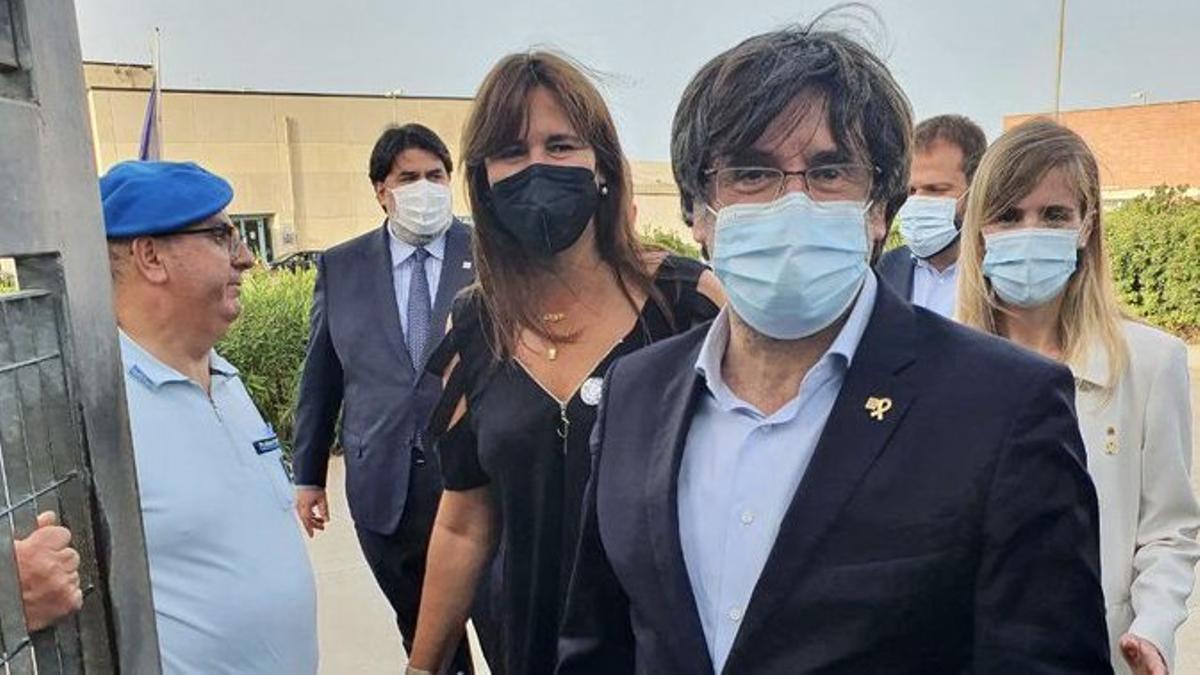 Puigdemont, a su salida de la prisión de máxima seguridad de Bancali, en Sassali