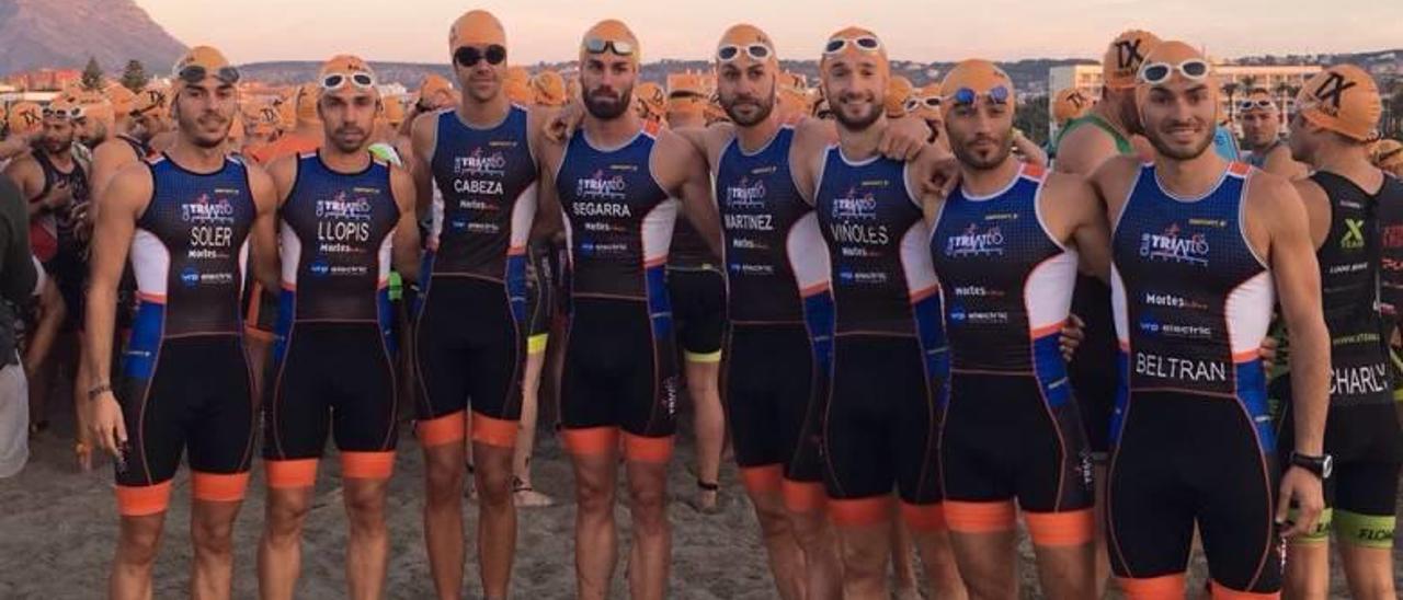 Algunos de los representantes del Club de Triatlón de Sueca en la presente temporada.