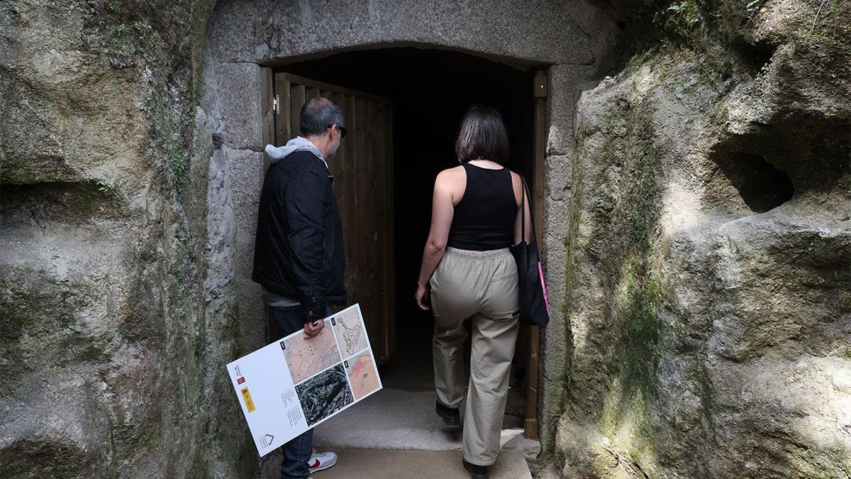 Un viaje al pasado en los túneles que salvaron Vigo