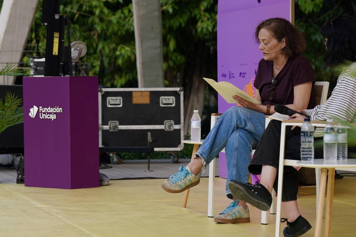 La autora Esther García Llovet, leyendo su pregón