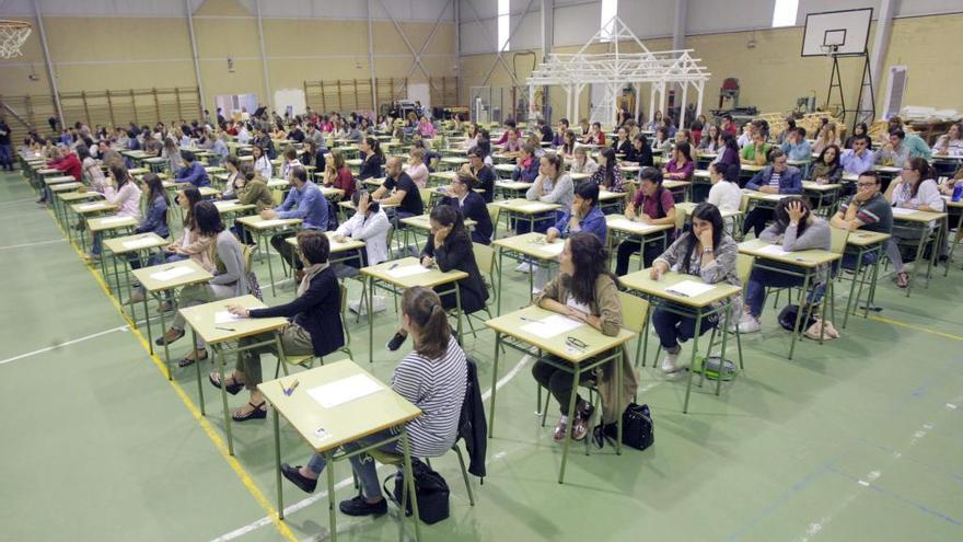 Imagen de los opositores que se presentaron al examen para profesor de primaria el año pasado en Santiago.