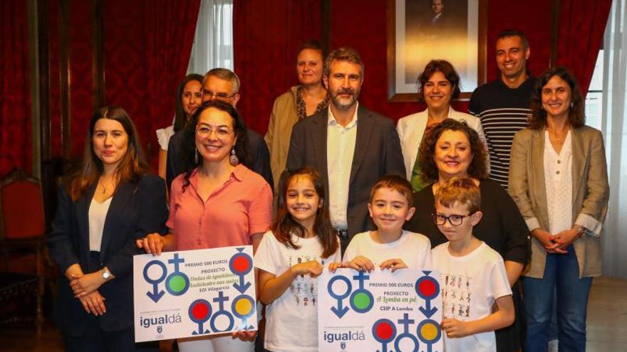 La Escuela Oficial de Idiomas y el CEIP A Lomba hacen virtud de la defensa de la igualdad