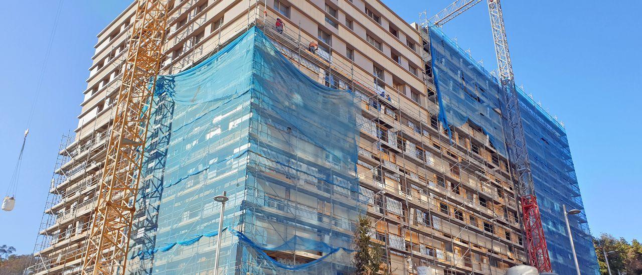 Edificio en construcción en Vigo.