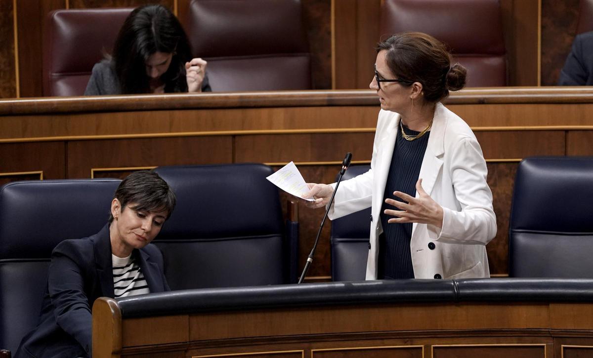 Mónica García e Isabel Rodríguez. Sesión de control al Gobierno en el Congreso de los Diputados.