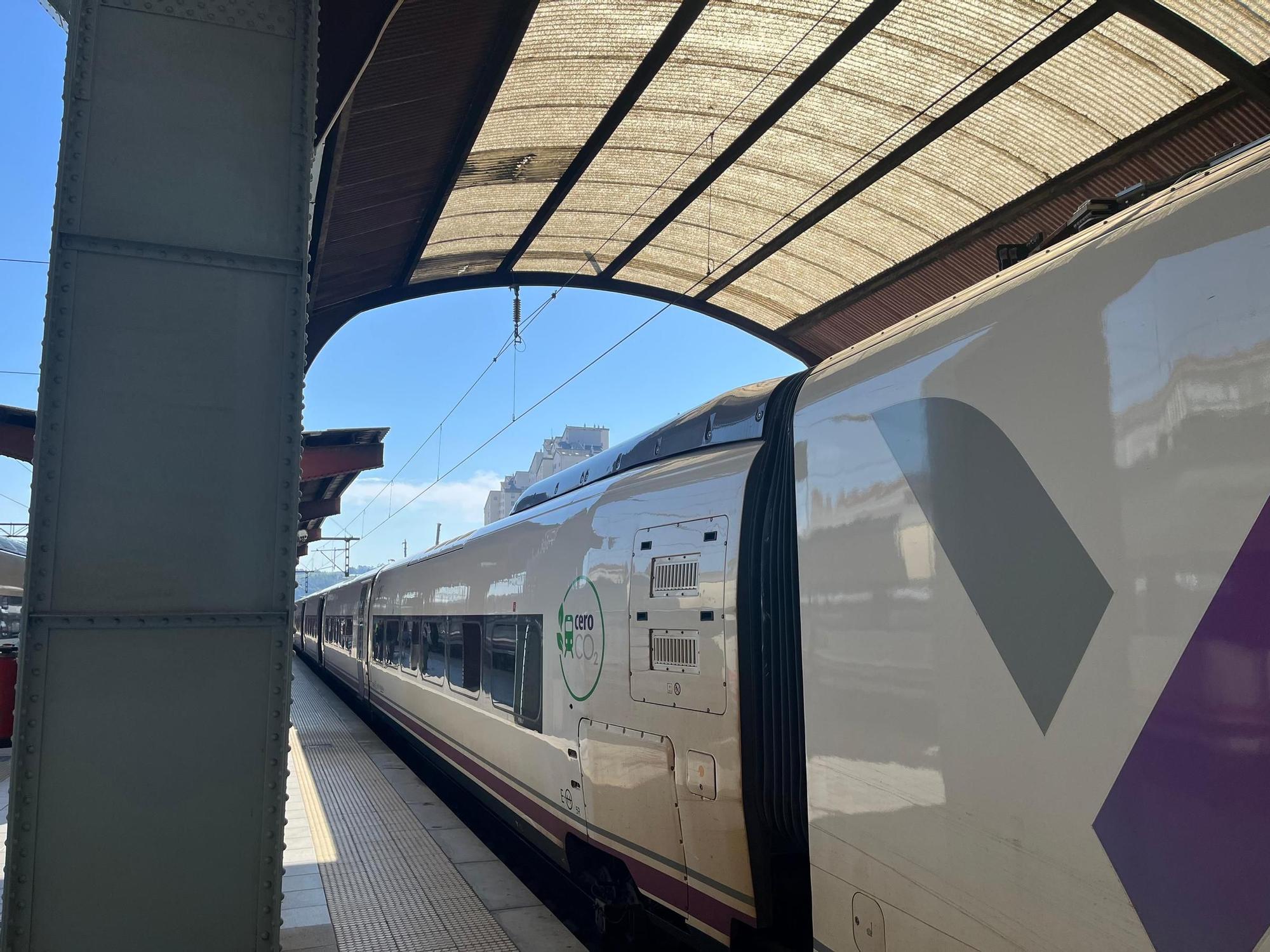 Llegada del primer tren Avril a la estación de San Cristóbal