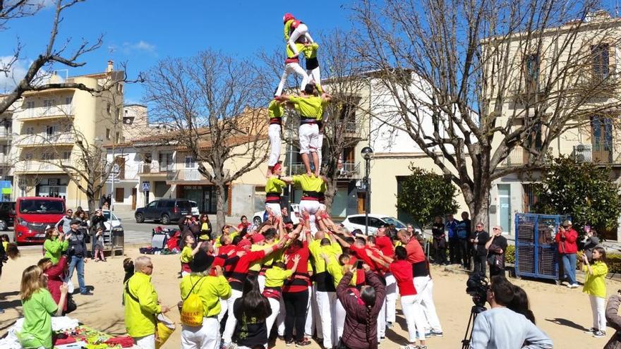 Imatge d&#039;un castell de la colla Minyons de Santa Cristina