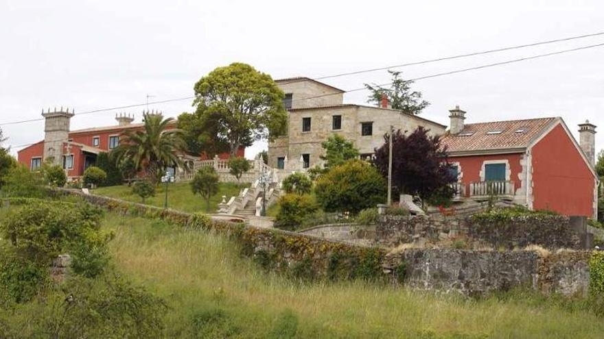 Panorámica de la finca en donde está ubicada la casa objeto de la subasta, en A Ramallosa.