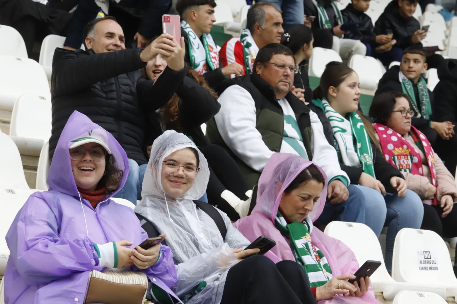 Córdoba CF-Racing de Santander | Las imágenes de la afición blanquiverde en El Arcángel
