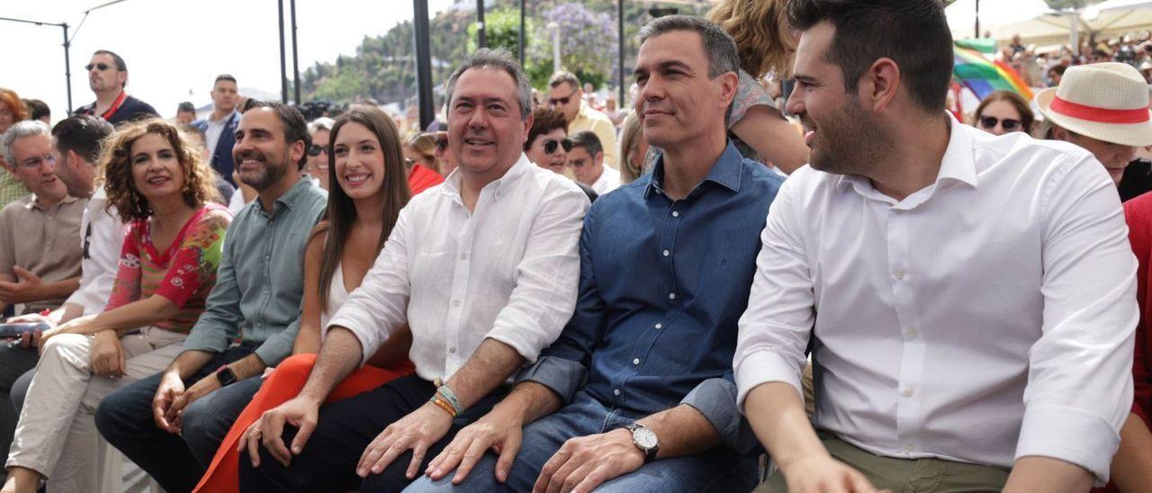 Juan Espadas, Pedro Sánchez y otros dirigentes socialistas, durante el mitin celebrado en Cártama en la campaña del 19J.