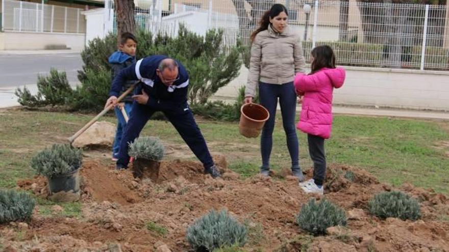 Jornada de plantación en el parque de la II República.