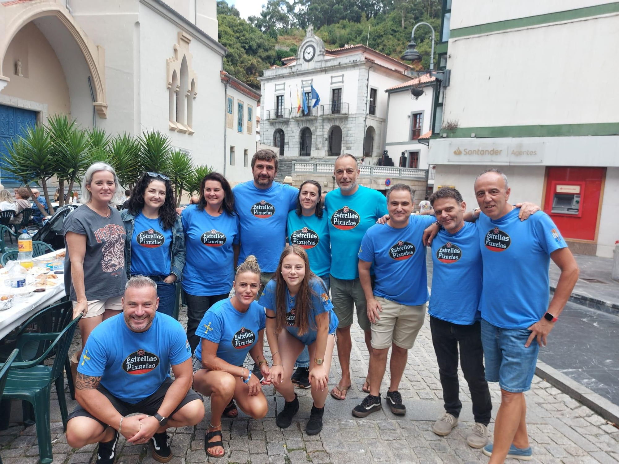 En imágenes: En imágenes: Más de 1.200 personas participan en la tercera comida en la calle de Cudillero