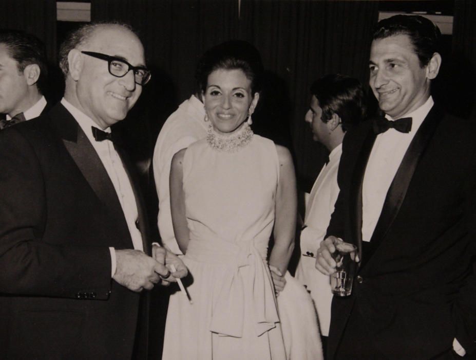 Carmen Mateu i Artur Suqué amb l’escriptor de Darnius Josep Maria Gironella