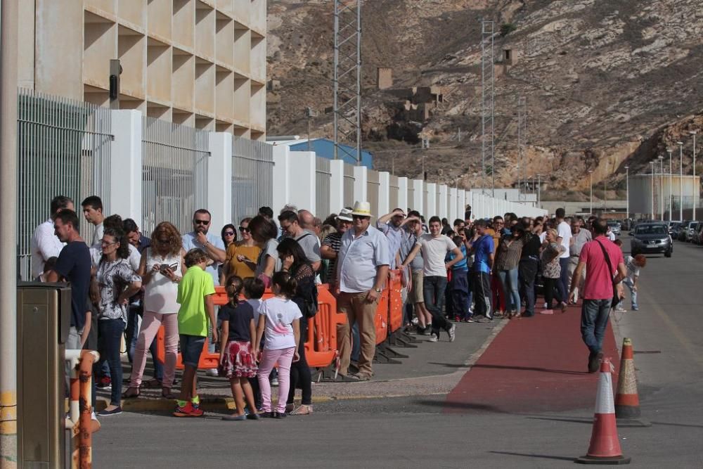 Jornada de puertas abiertas en el buque Juan Carlo