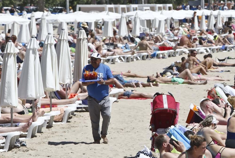 Venta irregular en la playa del Postiguet