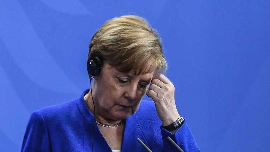 Merkel, durante la rueda de prensa de ayer, en Berlín. // Efe