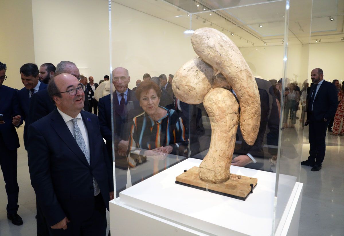 El ministro de Cultura Miquel Iceta visita la nueva exposición del Museo Picasso Málaga.
