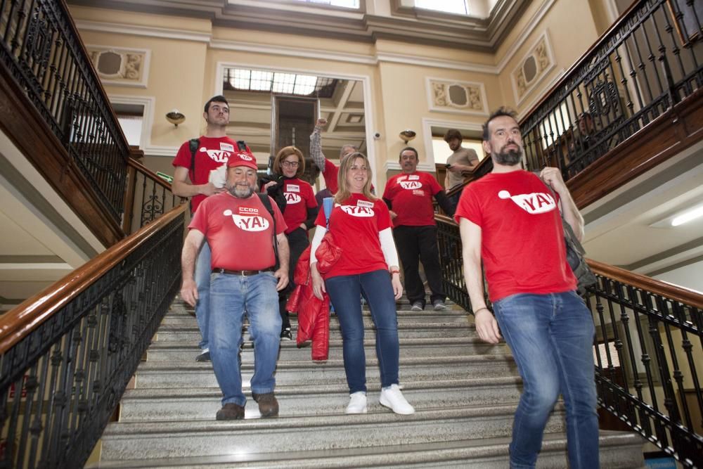 Encierro en el Ayuntamiento de Langreo por el centro de discapacitados