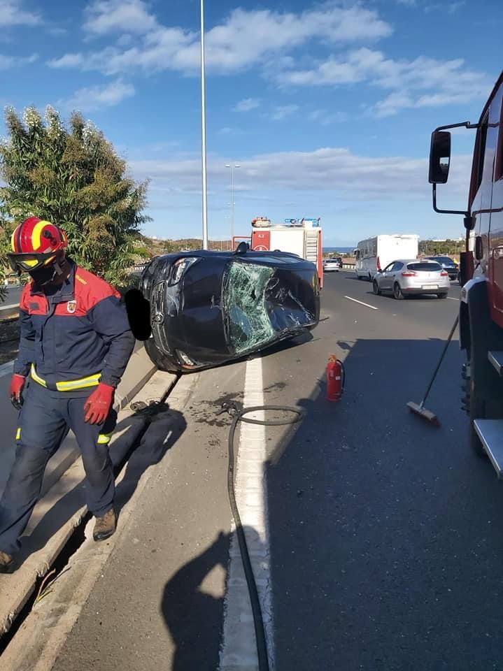 Dos heridos en un vuelco en la autopista del Sur de Gran Canaria (8/05/2021)