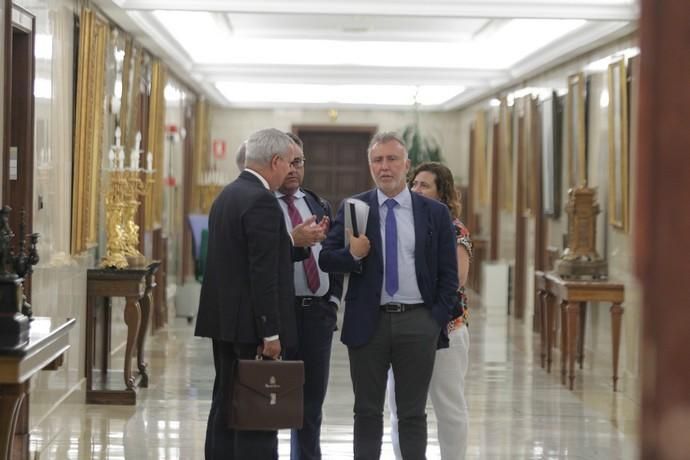 Ángel Víctor Torres mantiene un encuentro en Madrid con el ministro Ábalos