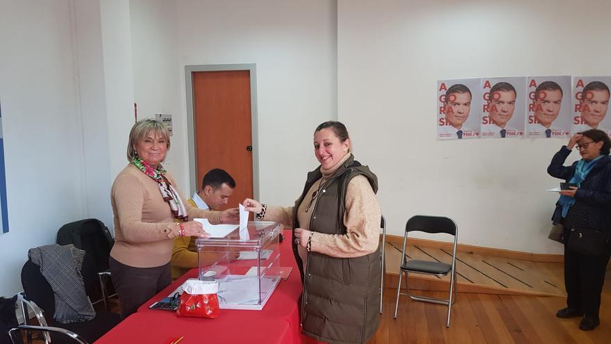 La militancia del PSOE pontevedrés acude a las urnas sobre el pacto de Gobierno con Sumar