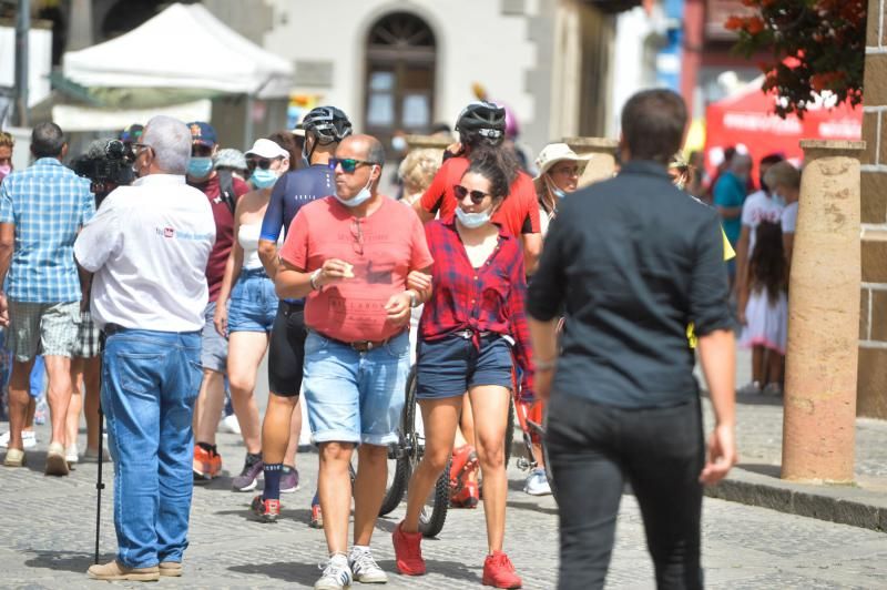 Dia del Pino: peregrinos llegando y visitando a Teror