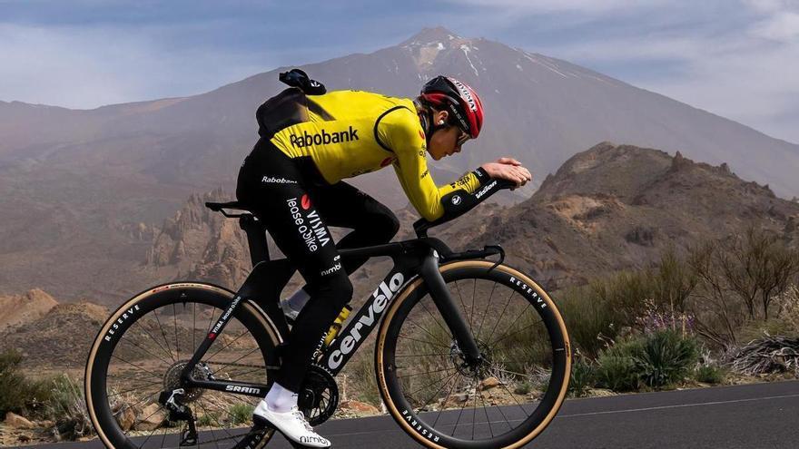 Tenerife y Sierra Nevada se consolidan como el epicentro del entrenamiento de la élite ciclista mundial