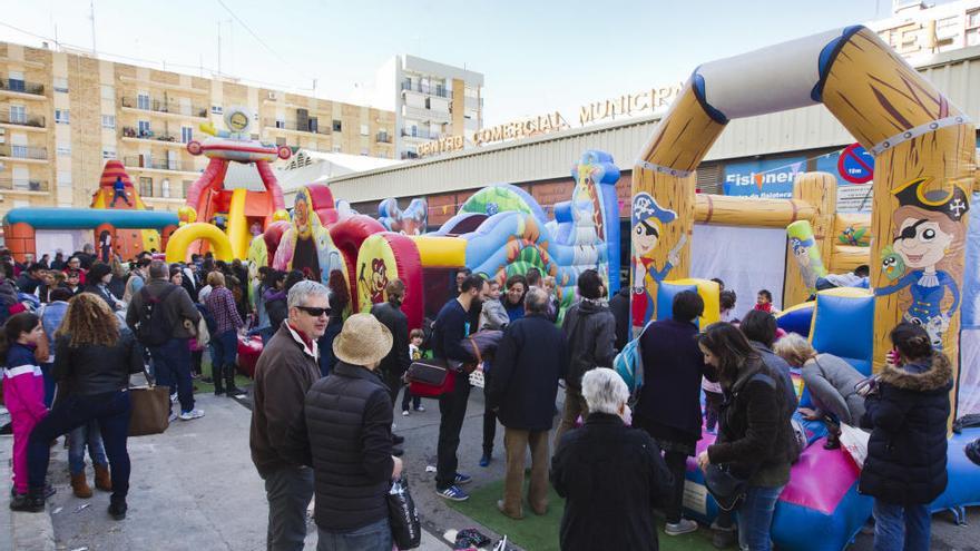 El barrio de Torrefiel celebra los 30 años de  su mercado municipal