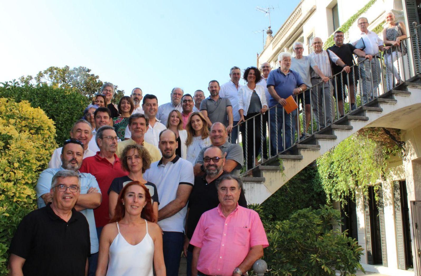 La foto d’estiu de tots els representants del plenari | CONSELL COMARCAL ALT EMPORDÀ