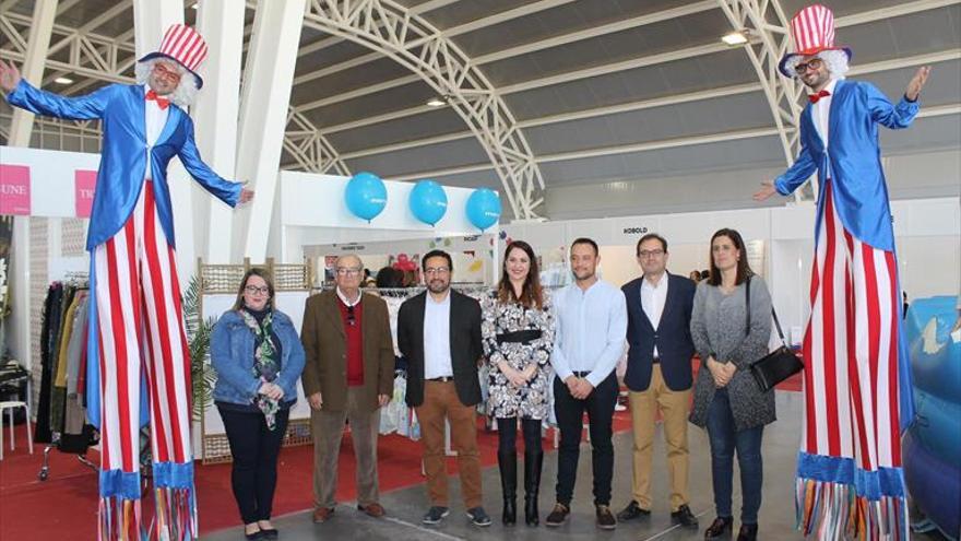 Unos 25 comercios locales participan en la Feria del Stock