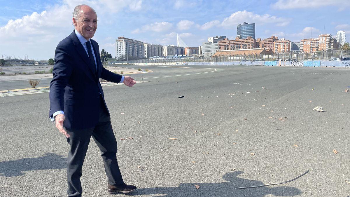 Francisco Camps en una visita al PAI del Grao de València.