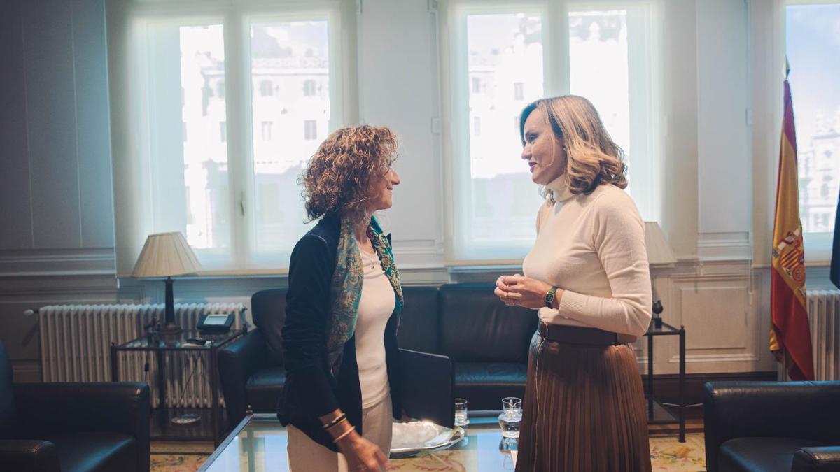 Eva Ledo junto a Pilar Alegría