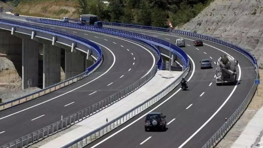 Un tramo de la autovía A-21 del Pirineo altoaragonés.  | PATXI  CASCANTE
