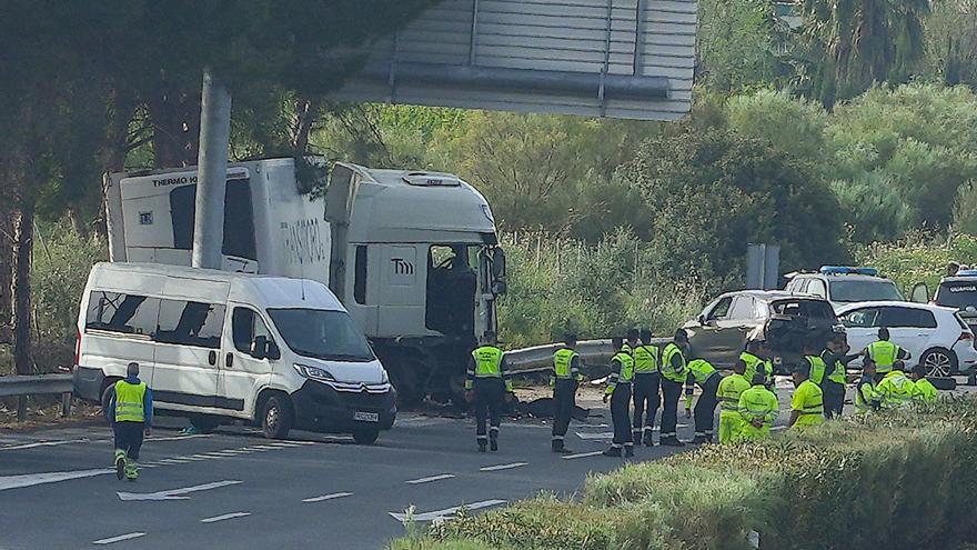 Accidente Sevilla: Los guardias civiles fallecidos son de Vitoria y El Ejido y los civiles de Dos Hermanas, Barbate, Ceuta y un extranjero