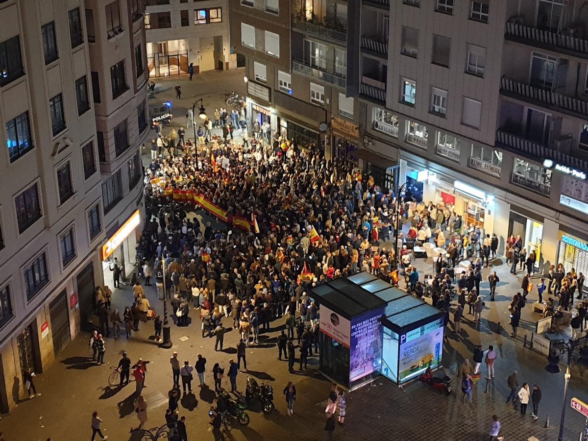 Cientos de personas protestan en València contra la amnistía: “España no se vende”