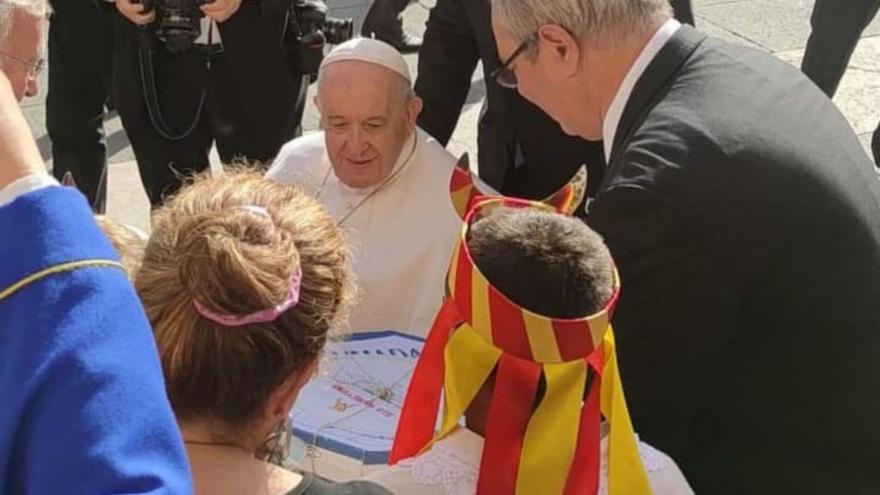 Los Moretons de Manacor le obsequiaron con una ensaimada y otros dulces en 2022.