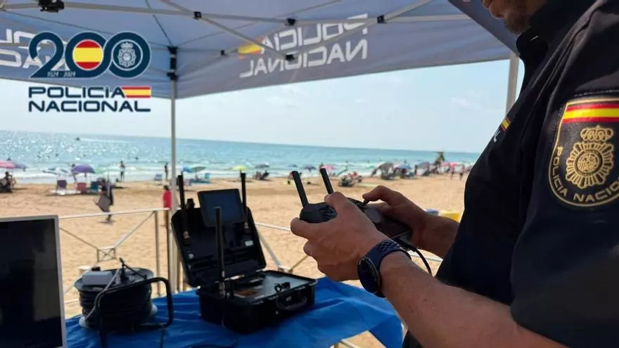 Así vigila la Policía Nacional las playas de Elche este 2026