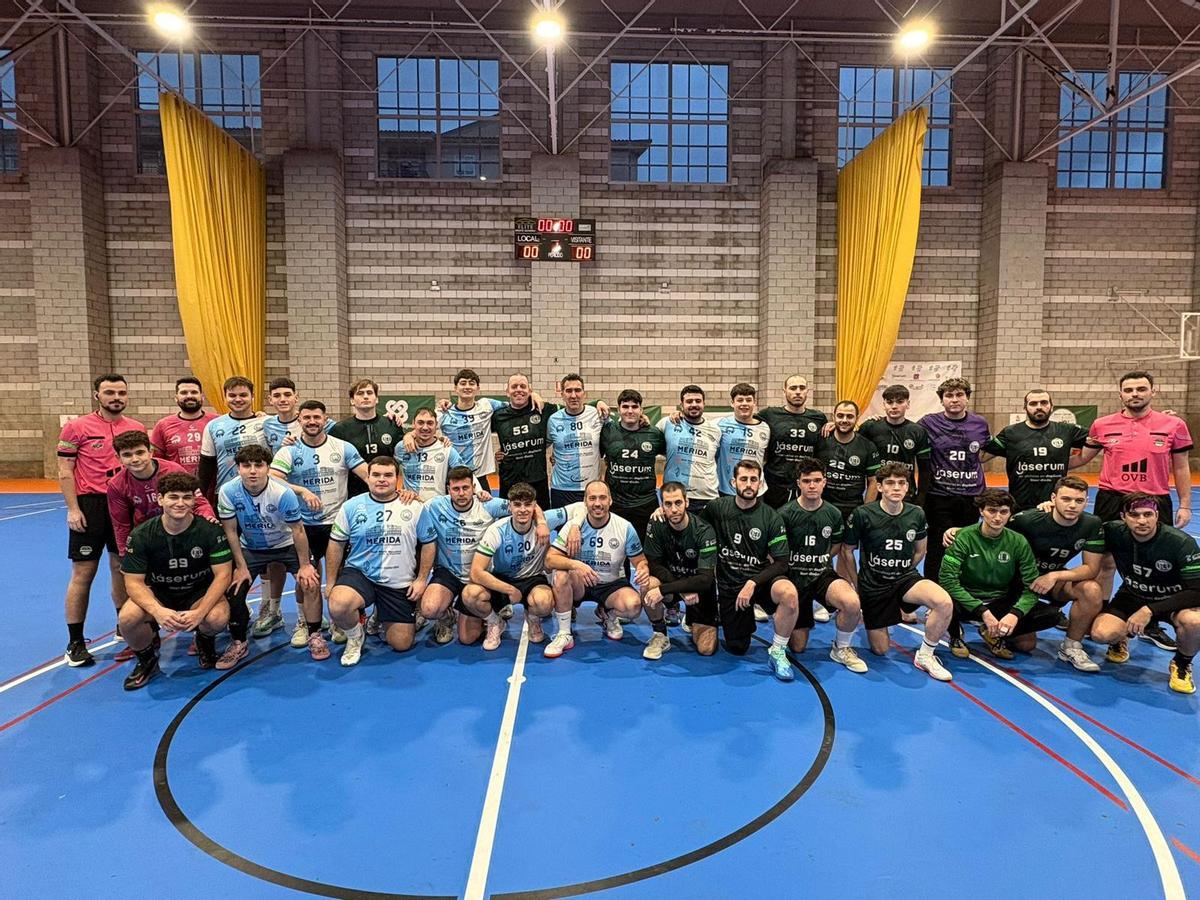 Imagen del inicio del partido entre UBP y Josefinas Mérida portando brazaletes en apoyo a la lucha contra el cáncer.