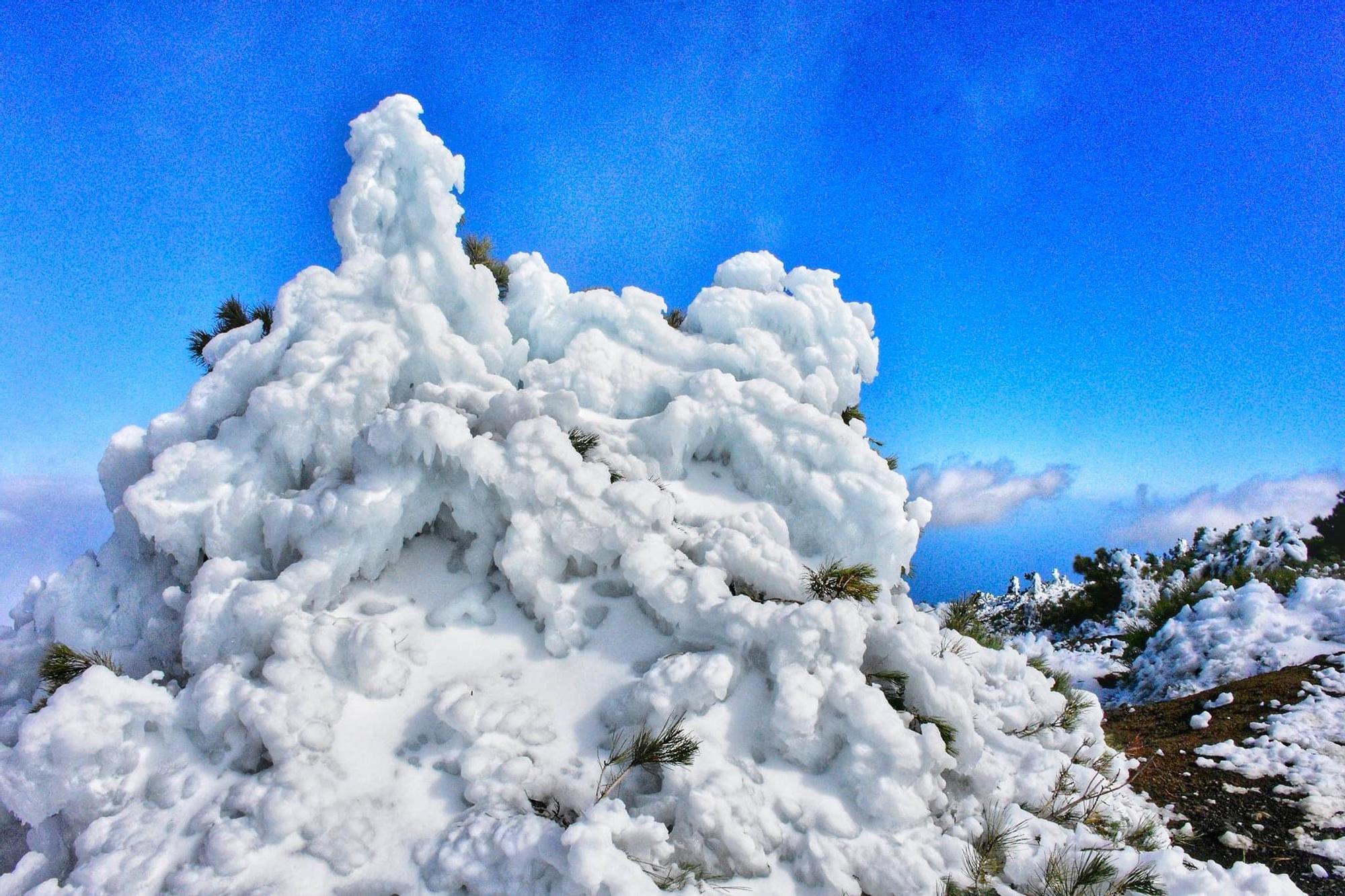 La borrasca Celia deja un manto de nieve sobre el Teide